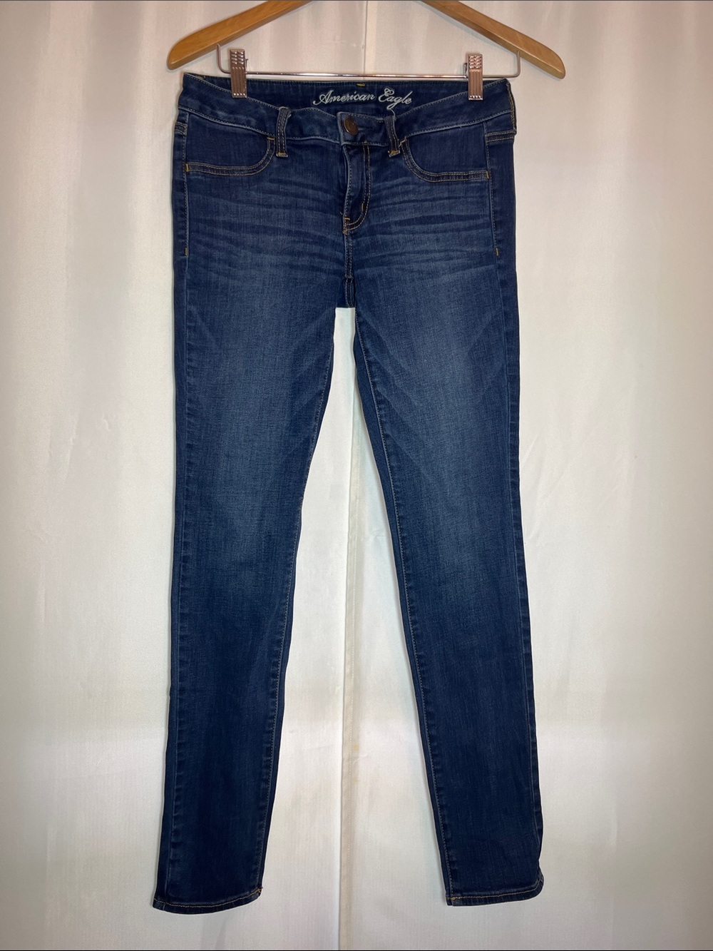 American Eagle Outfitters Women's Dark Blue Skinny Jeans.